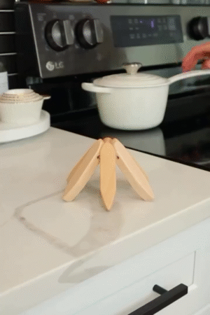 Foldable Wooden Trivet – Minimalist Heat-Resistant Pot Stand for Kitchen Use