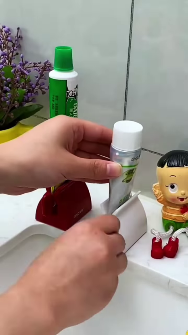 🧼 Squeeze Every Drop – Cute & Handy Tube Squeezer! - Image 3