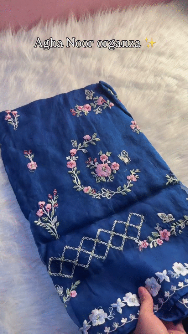 Agha Noor Signature Midnight Blue Floral Embroidered Organza Kurta with Pastel Thread Work and Lace Detailing – Luxury Pret Collection - Image 4