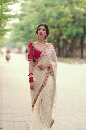 💞 Ivory Rose Designer Saree with Pink Blouse – Classic Meets Contemporary 💞