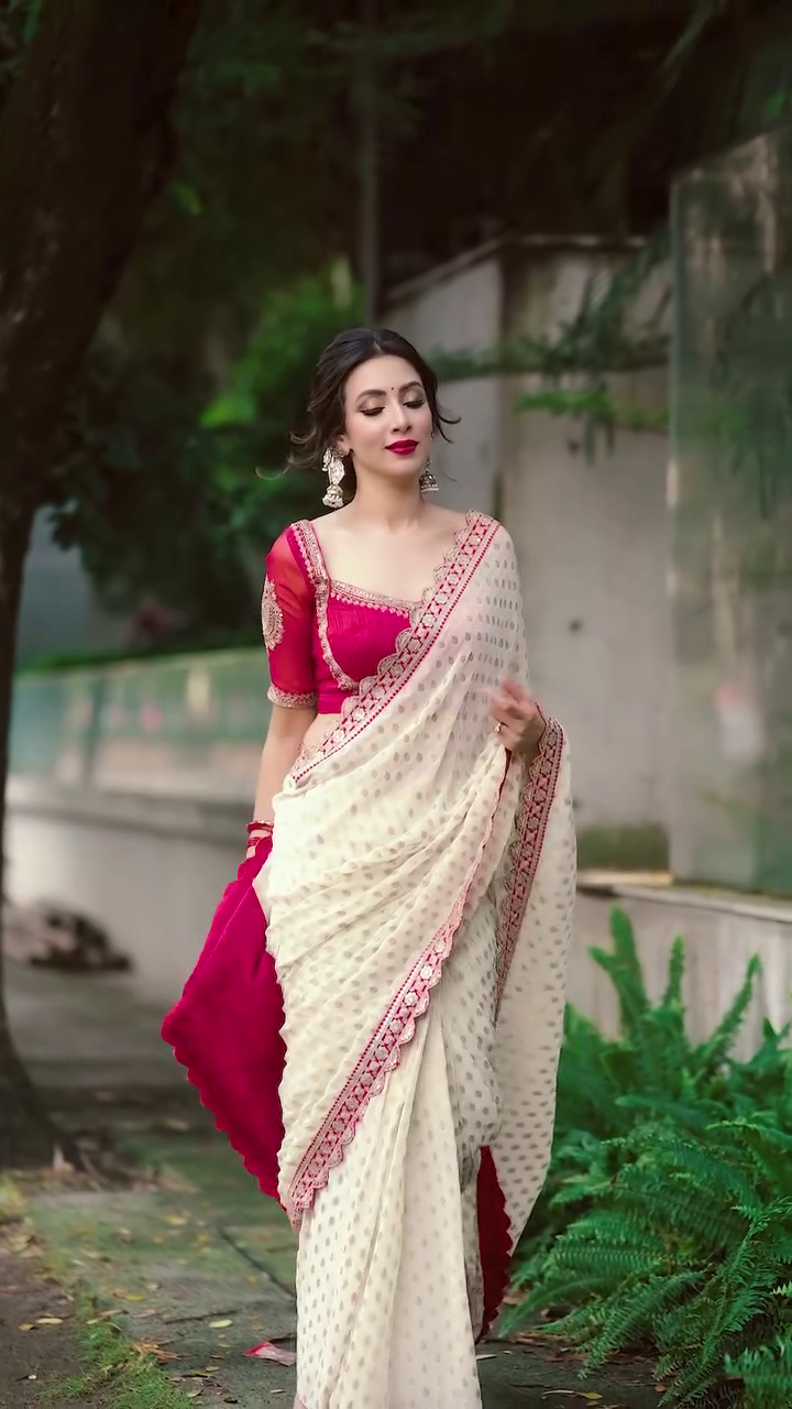 💞 Ivory Rose Designer Saree with Pink Blouse – Classic Meets Contemporary 💞 - Image 3