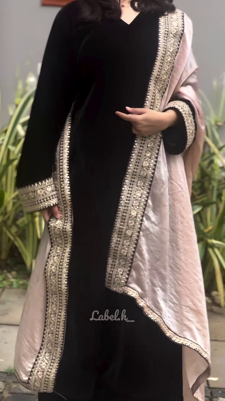 🖤 Midnight Velvet Royal Suit Set with Embroidered Dupatta – Timeless Luxury in Every Thread 🖤