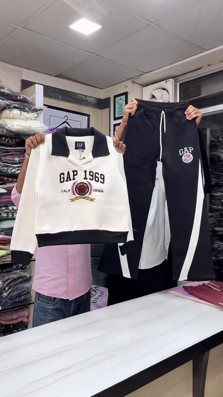 🏅Vintage-Inspired Collegiate Luxe Contrast-Sleeve Fleece Loungewear Set with Athletic Stripe Details and Elite Emblem Accents - Image 2