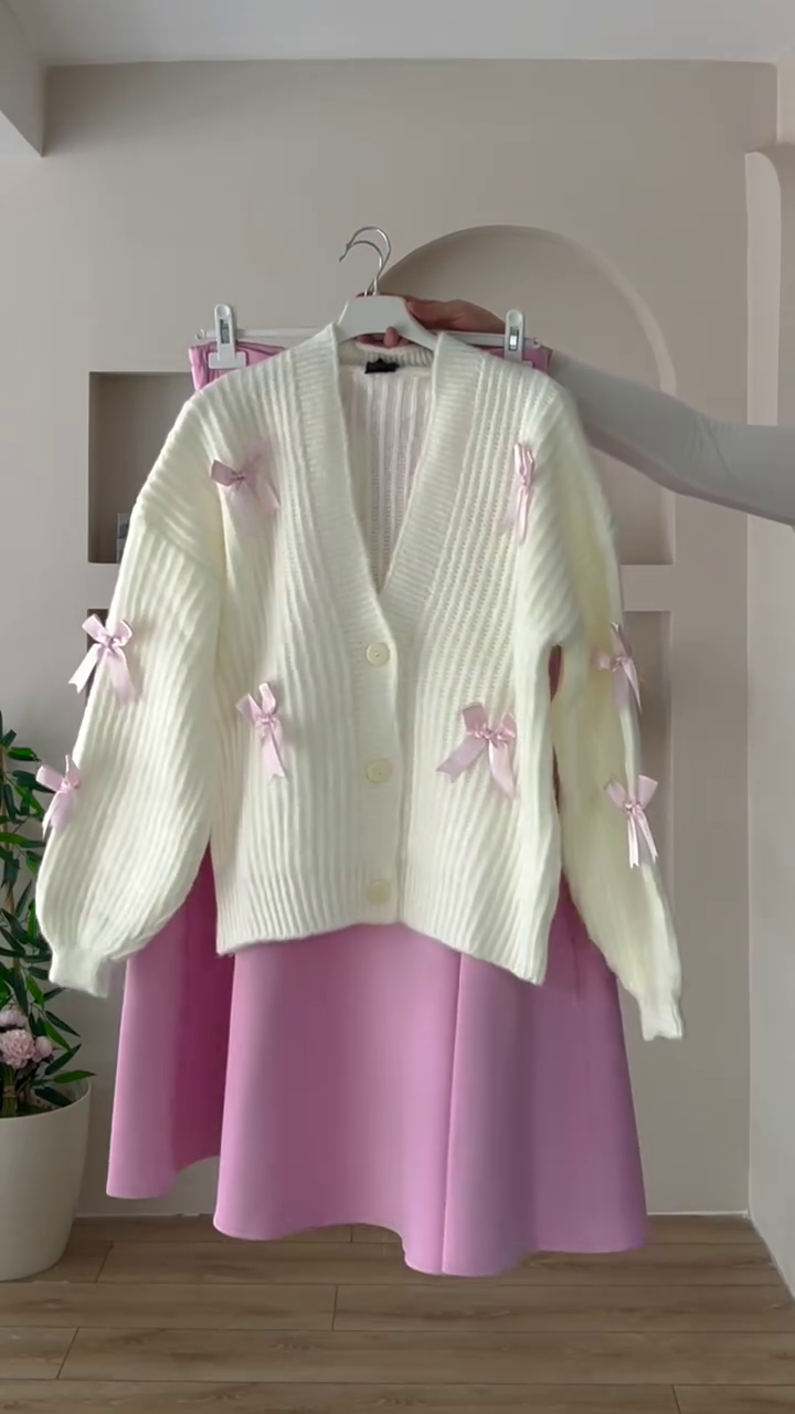 🎀 "Classic Romantic Ribbed Pearl Off-White Cardigan Embellished with Vintage Brown Bows for Lovers of Soft Feminine Dreamy Outfits" 🎀 - Image 4