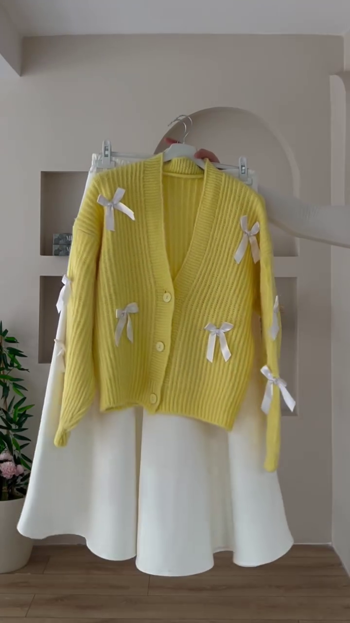 🎀 "Classic Romantic Ribbed Pearl Off-White Cardigan Embellished with Vintage Brown Bows for Lovers of Soft Feminine Dreamy Outfits" 🎀 - Image 3