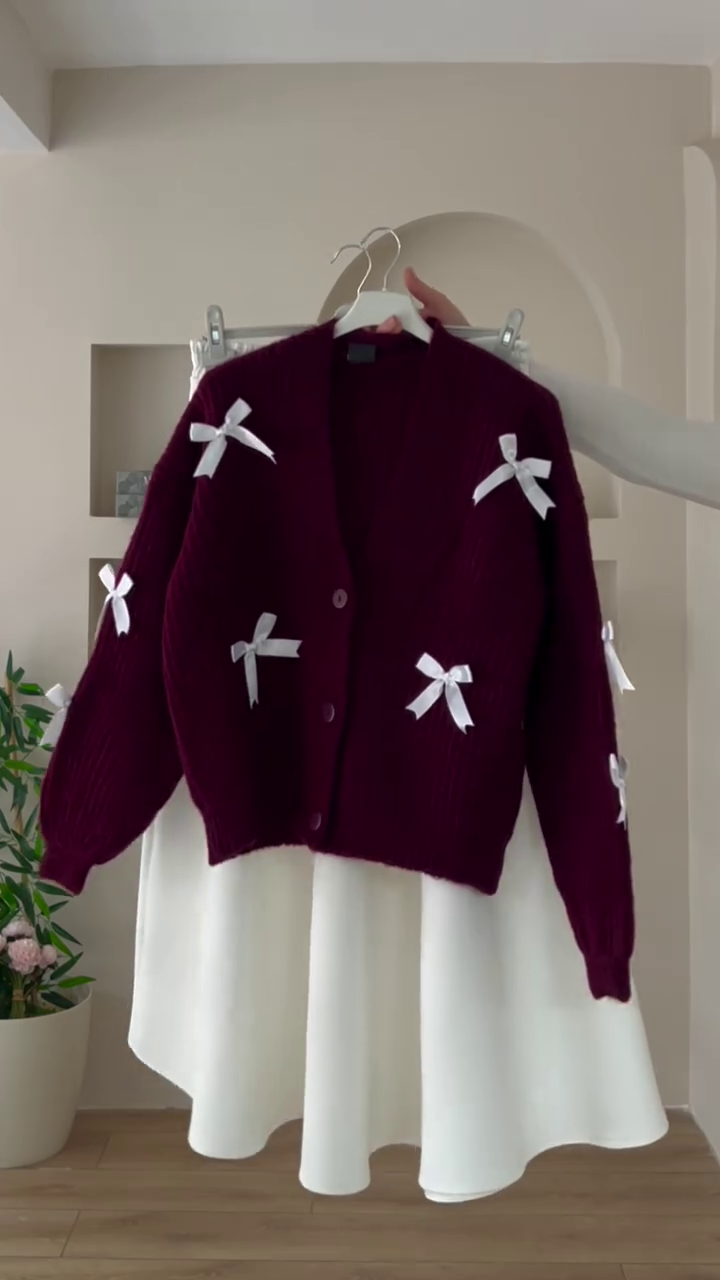 🎀 "Classic Romantic Ribbed Pearl Off-White Cardigan Embellished with Vintage Brown Bows for Lovers of Soft Feminine Dreamy Outfits" 🎀 - Image 5