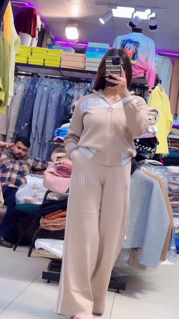 🌟 "Cosmic Sandstone Modern Zipper-Front Relaxed Luxe Tracksuit Set with Streamlined White Stripe Accents and Versatile Lounge Appeal for Fashion-Forward Stars" 🌟