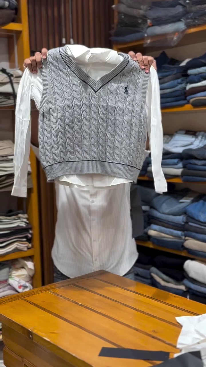 🤎 Classic Brown Cable-Knit V-Neck Sleeveless Sweater Over White Shirt – Preppy Layered Co-ord - Image 4