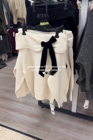 🖤 Elegant Off-Shoulder White Wool Bow Jumper – Chic Winter Statement Sweater