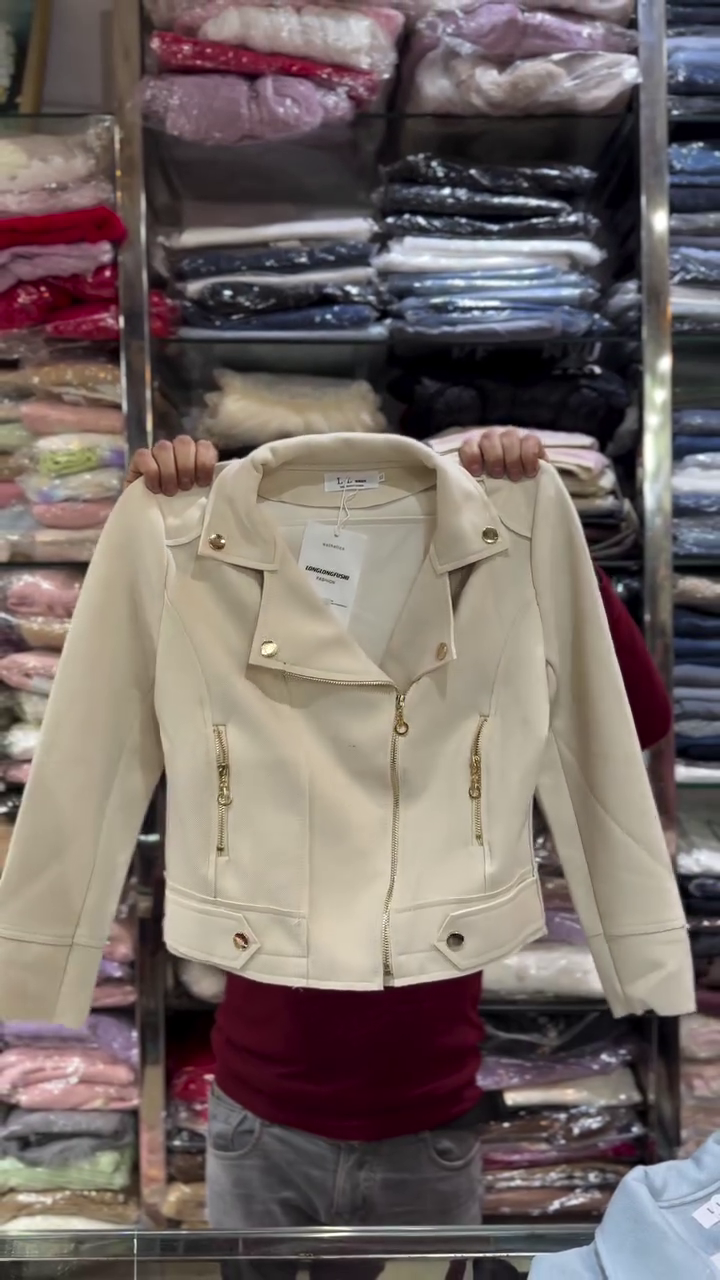 Cream Luxe Moto-Style Gold Zip Cropped Winter Jacket for Women 🧥✨ - Image 5