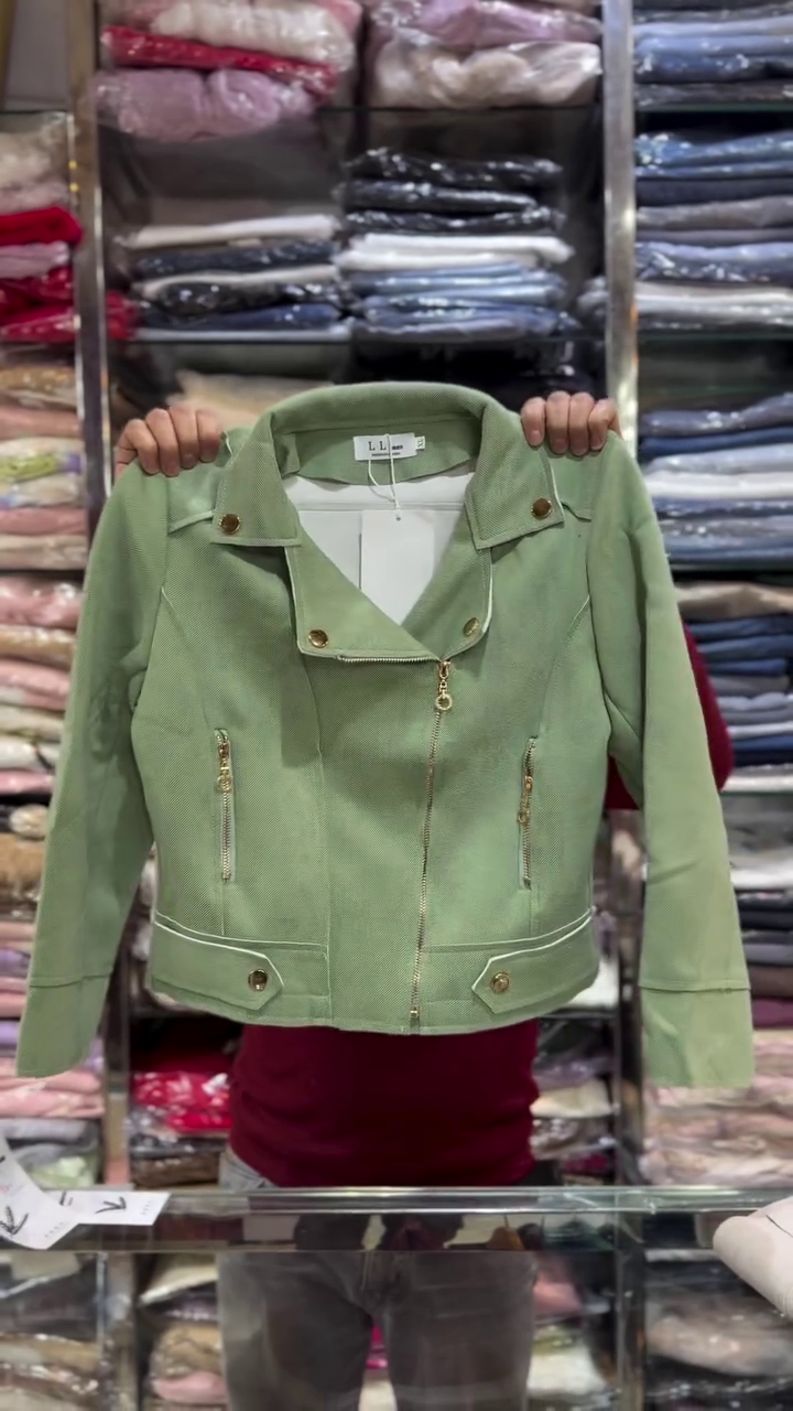 Cream Luxe Moto-Style Gold Zip Cropped Winter Jacket for Women 🧥✨ - Image 4