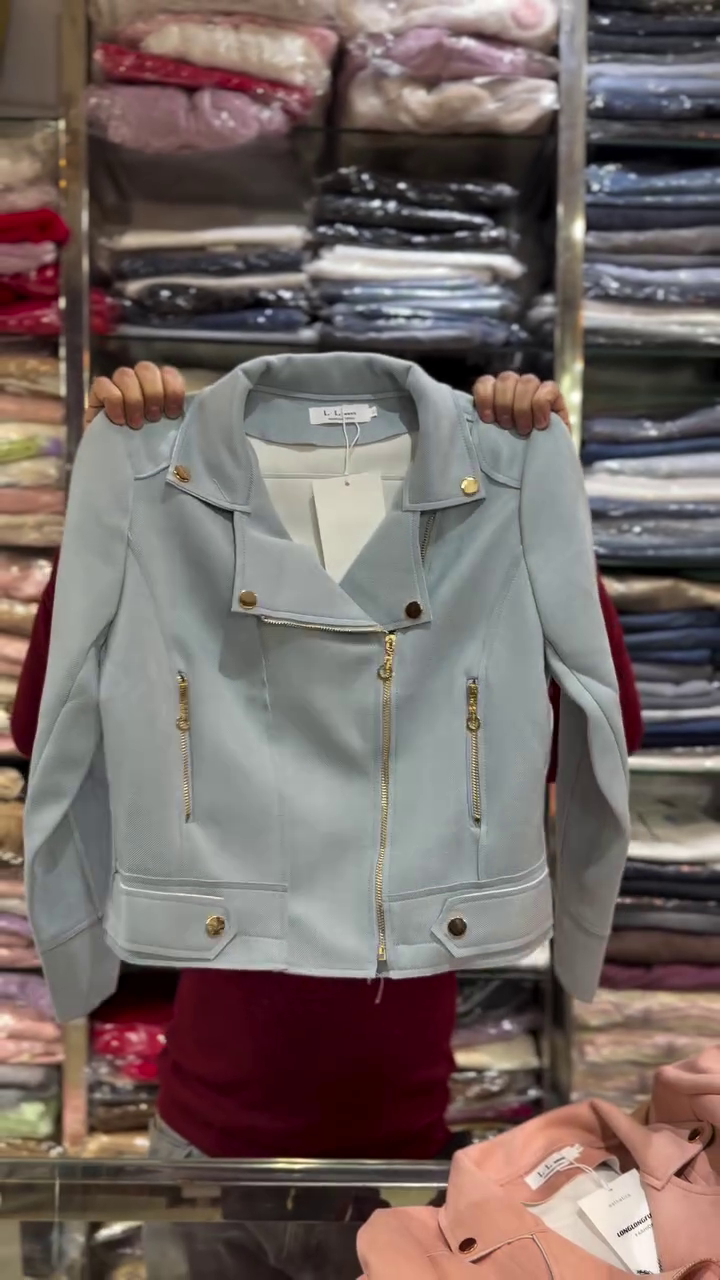 Cream Luxe Moto-Style Gold Zip Cropped Winter Jacket for Women 🧥✨ - Image 3