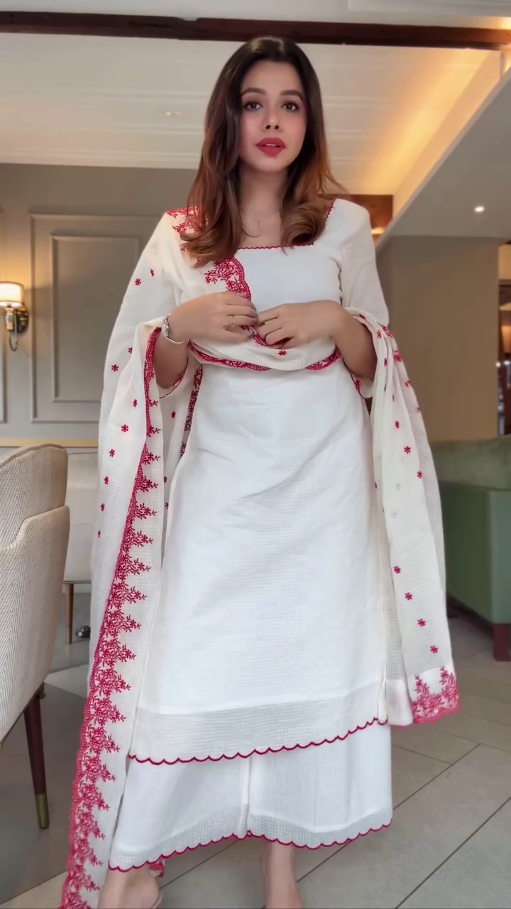 Elegant White & Pink Embroidered Straight Kurti Set with Chiffon Dupatta and Scalloped Borders – Soft, Classy & Everyday Ethnic Perfection 🤍🌺✨