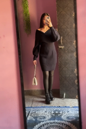 Midnight Ember: Off-Shoulder Velvet Reverie with Chainlink Charm” 🌙🖤✨