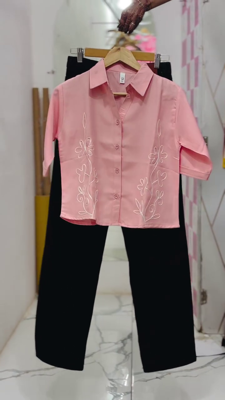 Blush Pink Short-Sleeved Collared Shirt 👚 with White Floral Embroidery 🌸 + Sleek Black Pants 👖 Ensemble