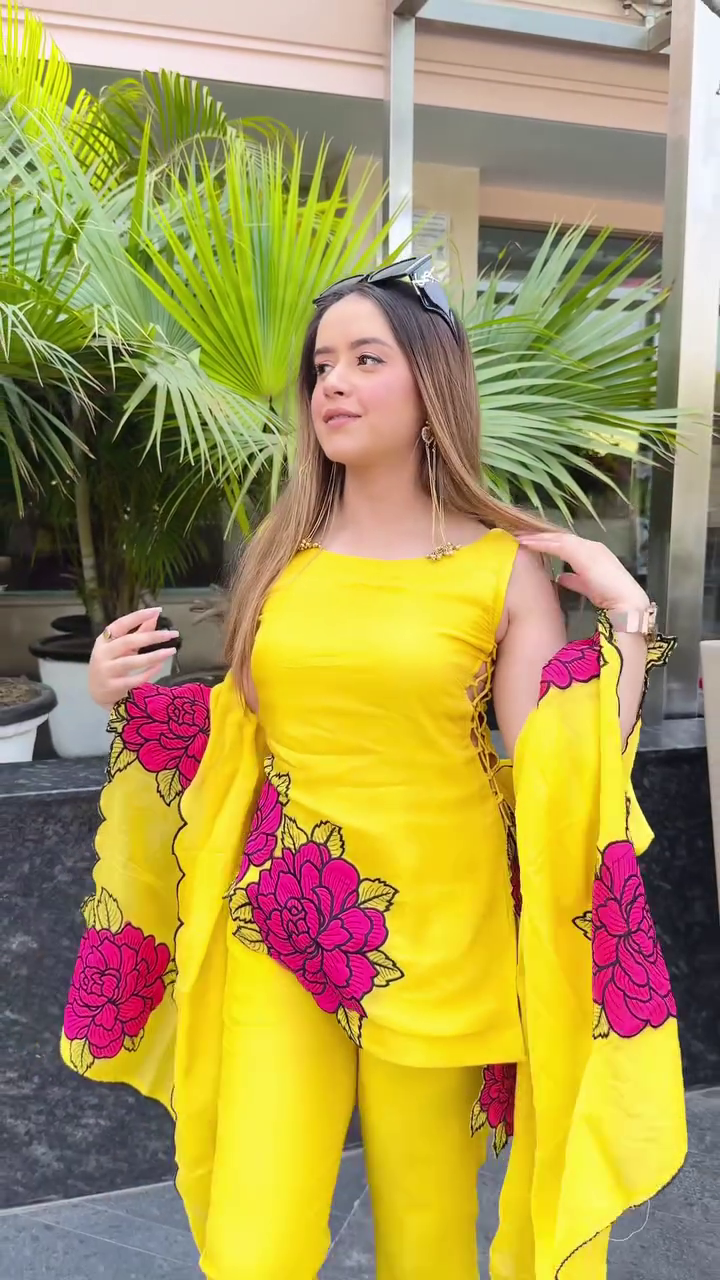 Bright Sunflower Yellow Floral Printed Sleeveless Kurti Top with Matching Straight Pants & Flowing Dupatta Set 🌻💛🌺✨