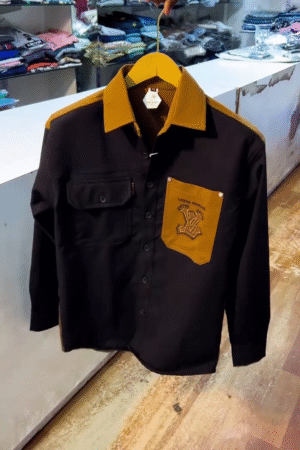 Classic Black Shirt with Mustard Contrast Collar & Utility Pocket Detail – Smart Casual Full Sleeve Button Down Top 🖤💛✨