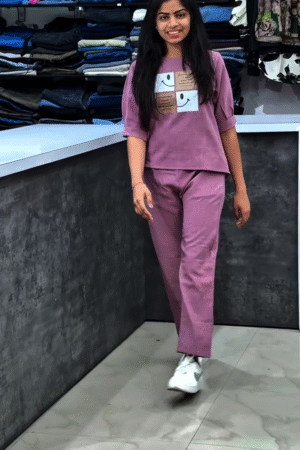 Mauve Purple Casual Co-Ord Lounge Set with Minimal Graphic Patch Detail – Half Sleeve Relaxed Fit Top & Straight Pants Set 💜👟✨