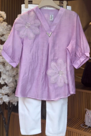 Soft Lilac V-Neck Floral AppliquΓ© Half Sleeve Tunic Top with Decorative Metal Accent & White Straight Pants Co-Ord Set ππΈβ¨