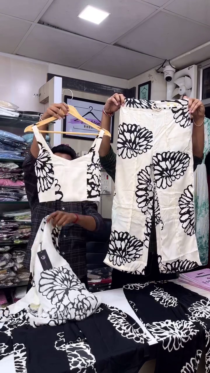 Oversized Floral Printed Two-Piece Shirt - Image 2