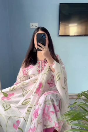 Blush Bloom Floral Kurta Set with Dupatta – Graceful Ethnic Elegance 🌸🤍✨