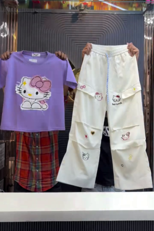 Cute Cartoon Inspired Lavender Oversized T-Shirt with White Wide-Leg Cargo Pants Co-Ord Set for Girls 💜✨🌸