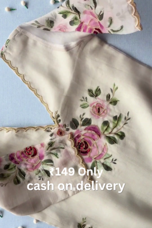 Elegant Pearl White Floral Embroidered Ethnic Kurti Set 🌸🤍✨