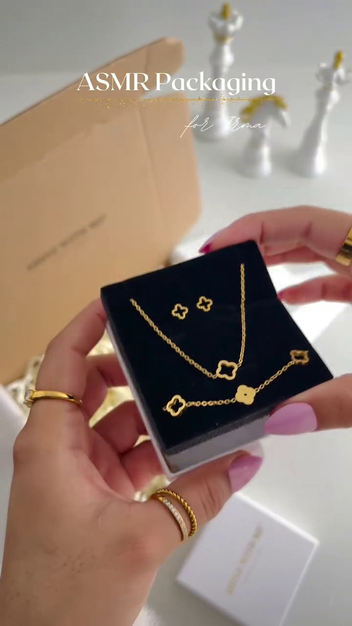 Premium Four Leaf Floral Charm Jewelry Gift Set with Elegant Necklace Bracelet & Matching Earrings for Women 💛💖