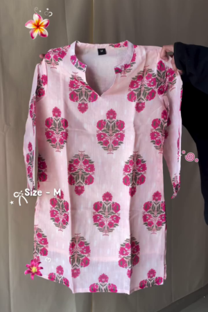 Premium Floral Printed Straight-Cut Casual Ethnic Tunic Top with Elegant V-Neckline, Three-Quarter Sleeves, and All-Over Botanical Inspired Design for Women ✨🌸