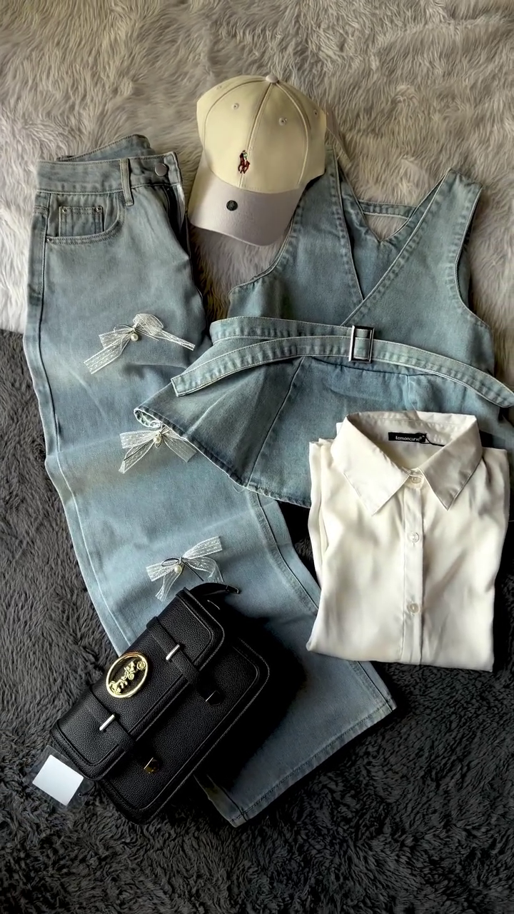 Elegant Sleeveless Denim Layered Fashion Ensemble with Belted Peplum Top, Tailored Pants, and Classic Collared Inner Shirt Styling Set โจ๐