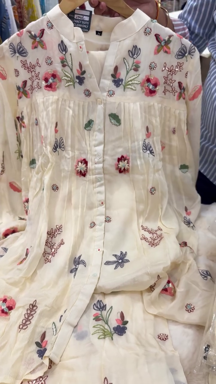 πΈπ¦ Luxury Botanical Embroidered Longline Ethnic Kurta Set for Women | Premium Floral & Butterfly Embellished Button-Front Outfit with Elegant Flowing Silhouette π¦πΈ