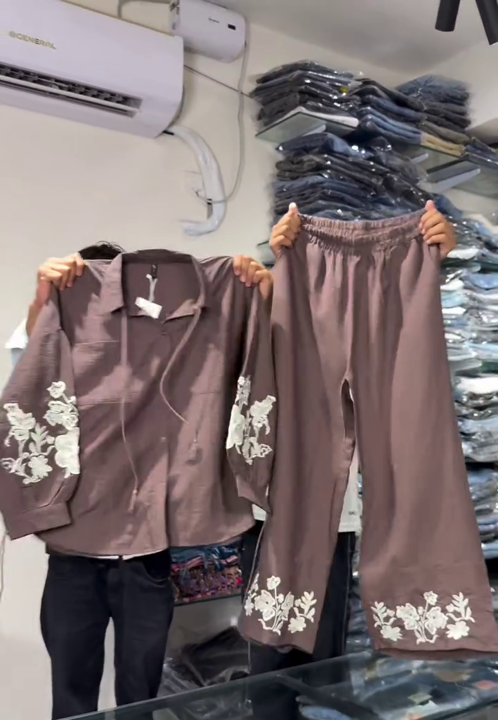 π€πΏ Premium Floral Embroidered Relaxed-Fit Shirt & Wide-Leg Trouser Co-Ord Set for Women | Elegant Botanical Comfort Wear Collection with Artistic Floral Detailing πΏπ€