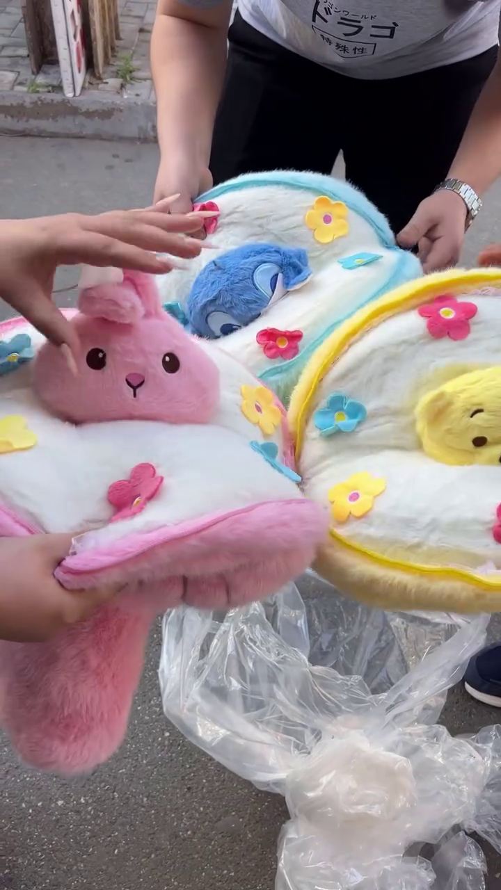 πΈ Premium Flower Petal Plush Cushion with Hidden Animal Soft Toy β Cozy Decorative Pillow & Cuddle Companion πΈπ§Έ - Image 3