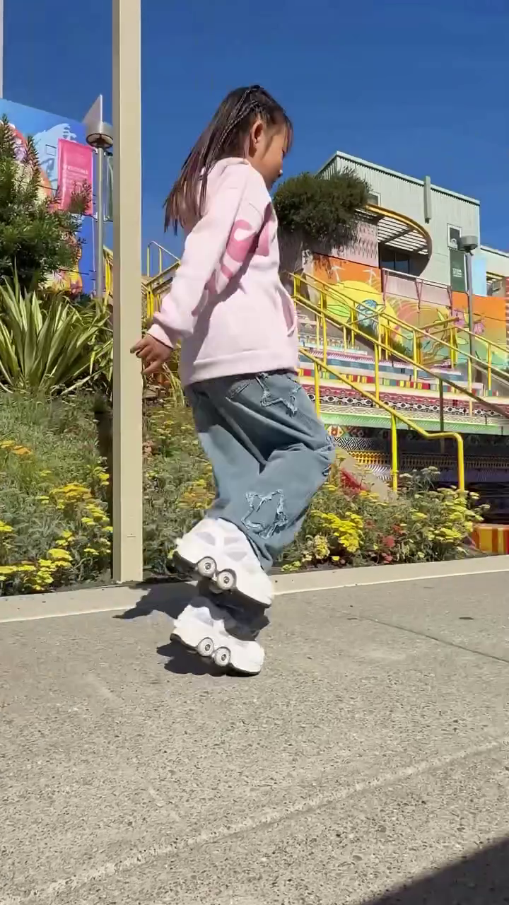 πΌ Premium Kids' Fashion Roller Sneakers with Built-In Smooth Glide Wheels β Stylish Casual Sports Shoes for Indoor & Outdoor Fun πΌπ