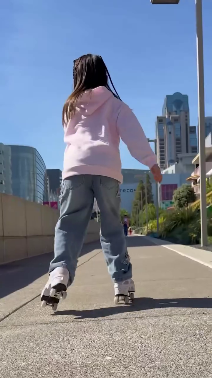 πΌ Premium Kids' Fashion Roller Sneakers with Built-In Smooth Glide Wheels β Stylish Casual Sports Shoes for Indoor & Outdoor Fun πΌπ - Image 3
