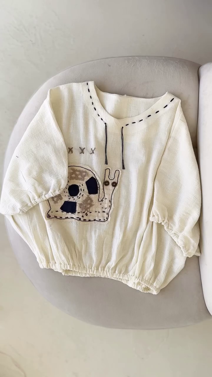 π Premium Women's Artistic Embroidered Casual Top β Elegant Relaxed Fit Everyday Fashion Wear π