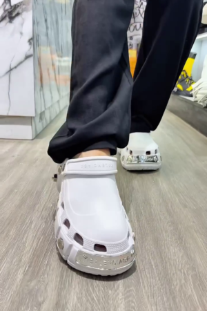 🤍👟 Premium Lightweight Comfort Clog Sandals for Men & Women – Everyday Casual Fashion Footwear 👟🤍