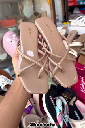 👡🤍 Luxury Multi-Strap Square-Toe Flat Sandals for Women – Chic Everyday Fashion Footwear 🤍👡