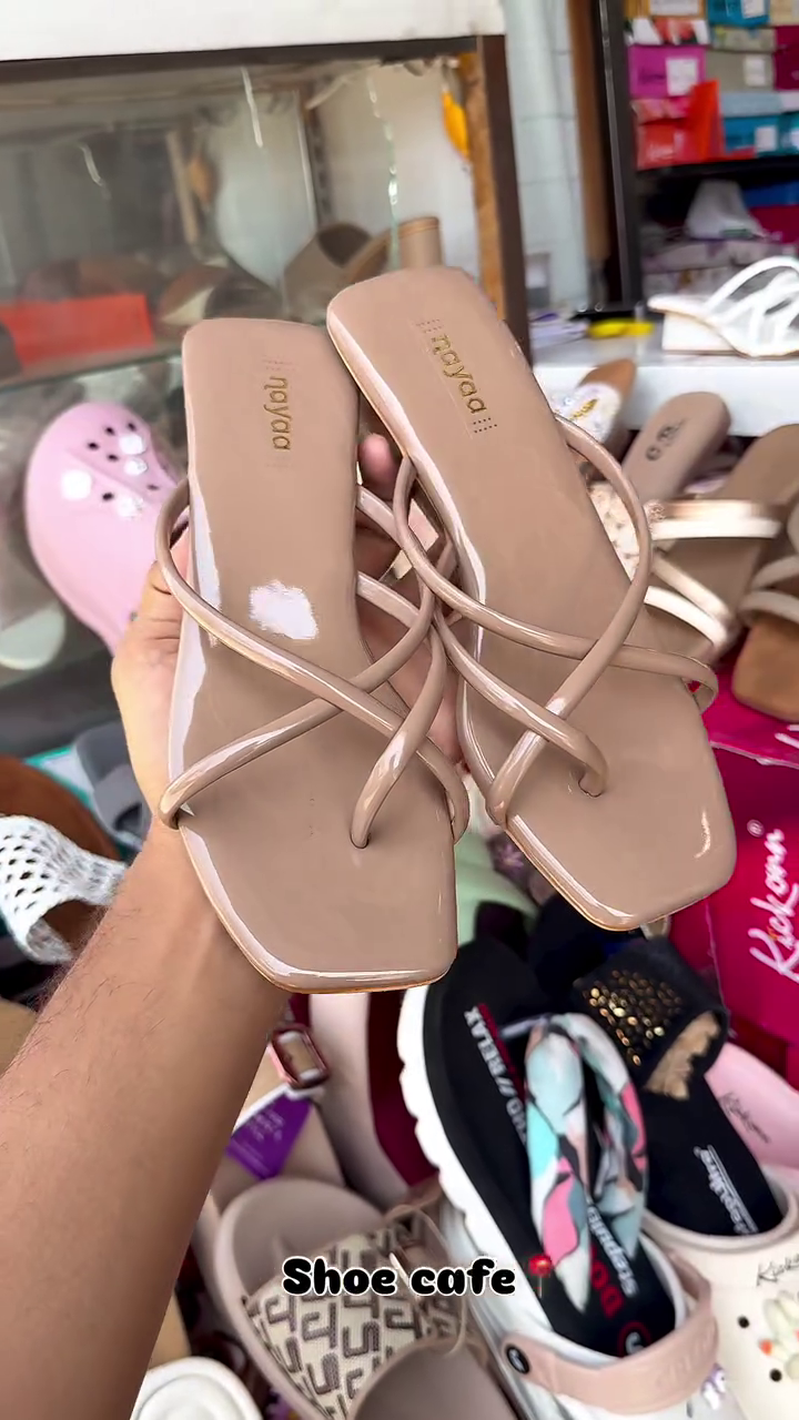 👡🤍 Luxury Multi-Strap Square-Toe Flat Sandals for Women – Chic Everyday Fashion Footwear 🤍👡