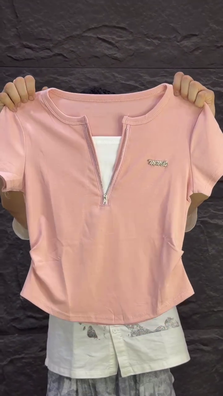 Pink Short-Sleeve Zip-Front Top with White Layering Effect and Matching Off-White Butterfly-Applique Trousers 🩷🦋 - Image 2