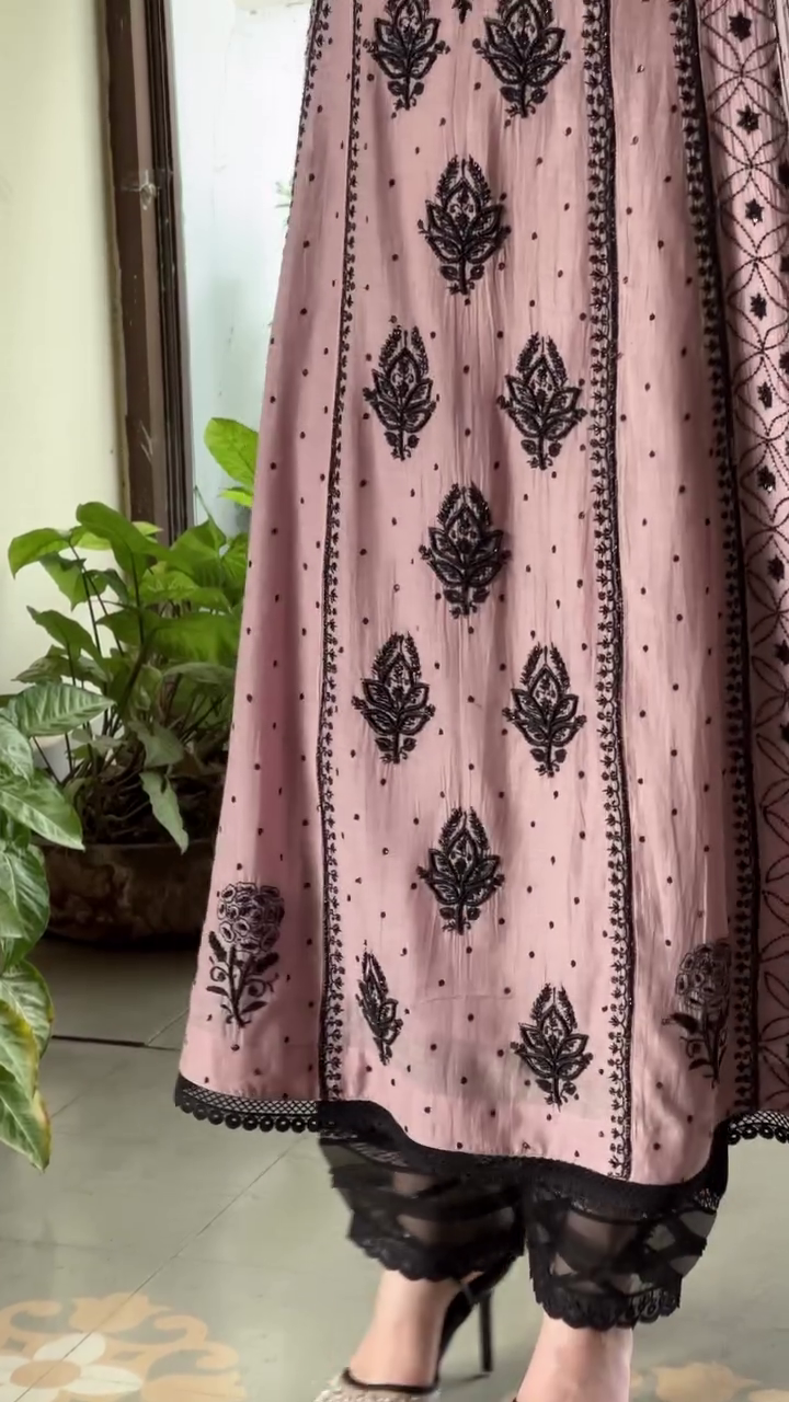 Elegant Dusty Pink Long-Sleeve Ethnic Suit Featuring Intricate Black Floral Thread Embroidery and Matching Printed Dupatta 🖤 - Image 3